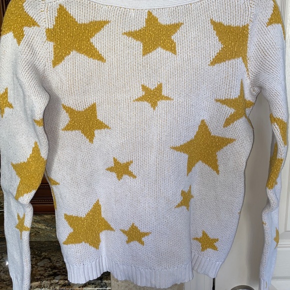 Feel like a star in this warm sweater with cream background and gold stars XS - Picture 2 of 5